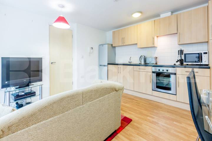 1 bedroom apartment located within a gated development with a balcony Oakleigh Court Murray Grove  , Hoxton / Shoreditch / Old Street