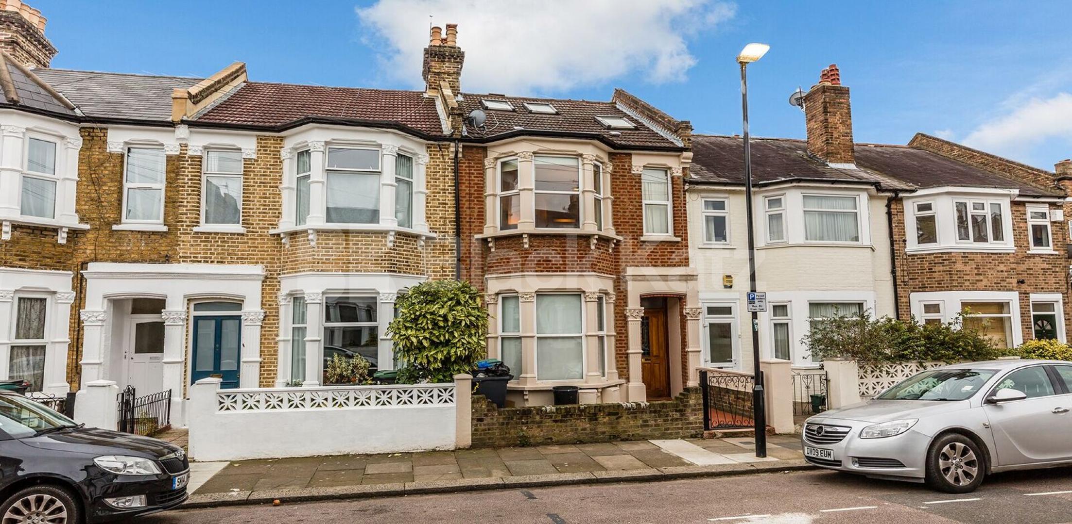 			Stunning 2 Bedroom, 2 Bathroom Split Level Flat!, 2 Bedroom, 1 bath, 1 reception Flat			 Parkhurst Road, BOUNDS GREEN