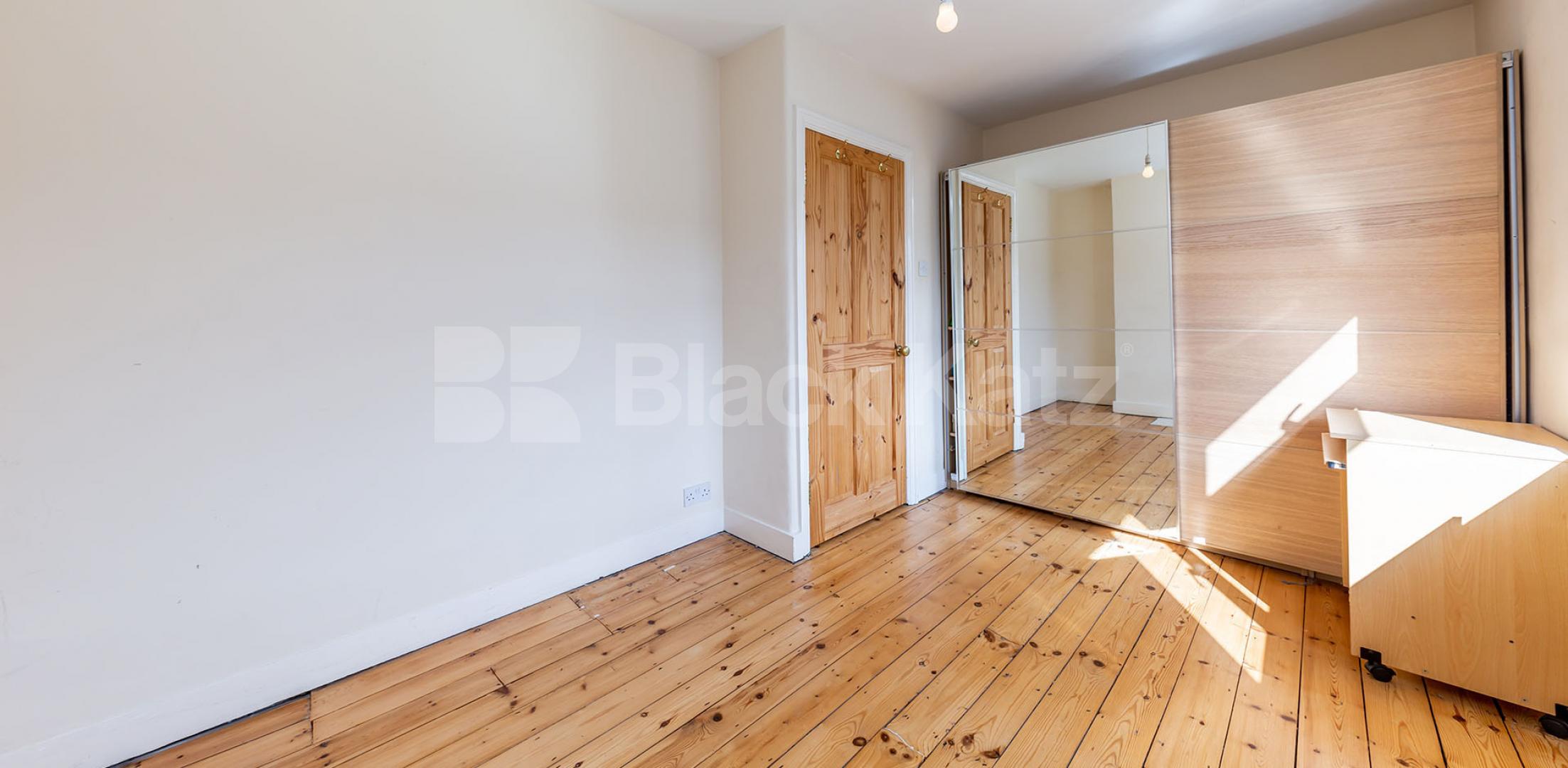 			Charming 2 bedroom cottage close to the tube and shops , 2 Bedroom, 1 bath, 1 reception Terraced House			 Sherwood Terrace, Whetstone