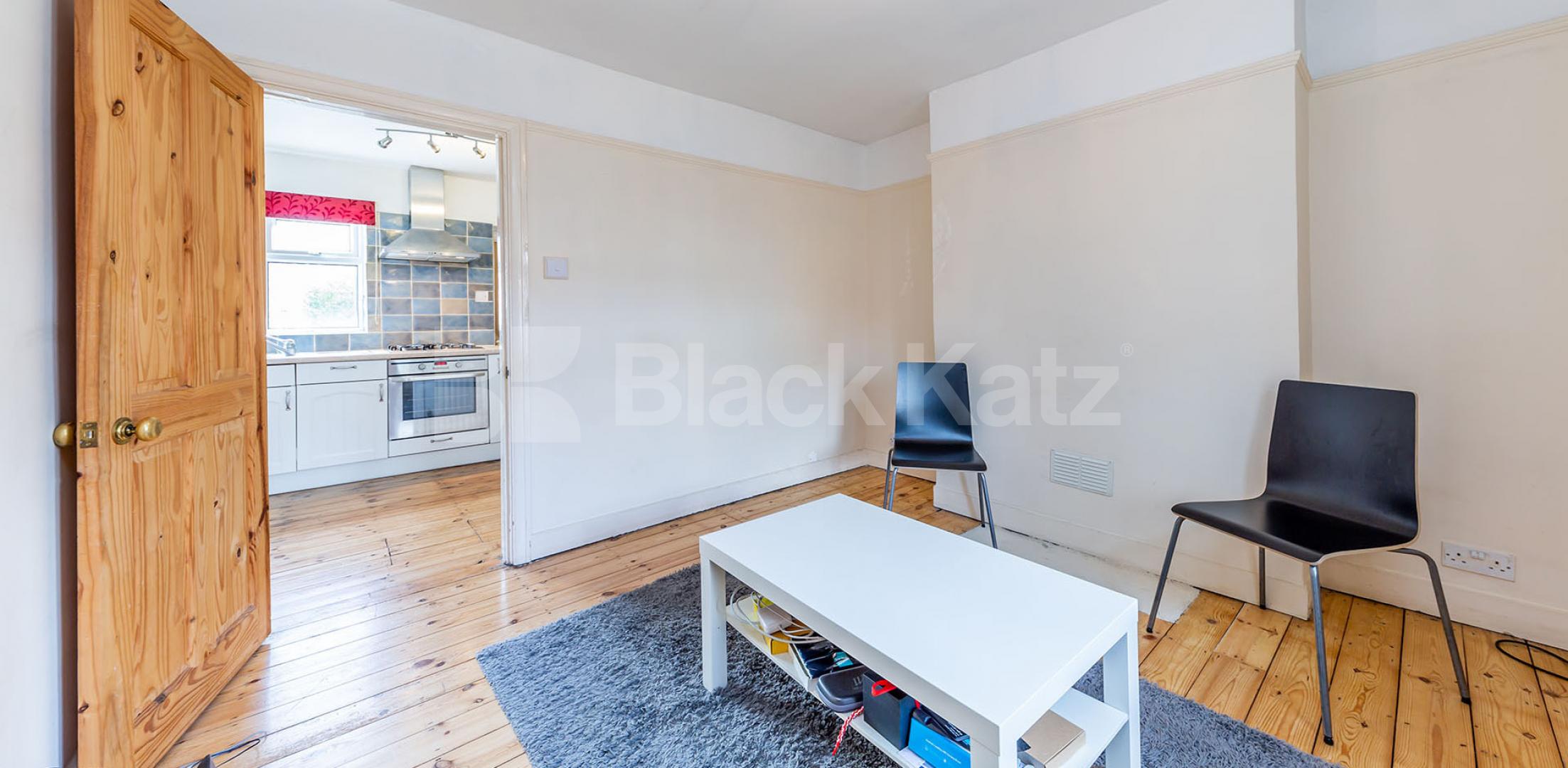 			Charming 2 bedroom cottage close to the tube and shops , 2 Bedroom, 1 bath, 1 reception Terraced House			 Sherwood Terrace, Whetstone