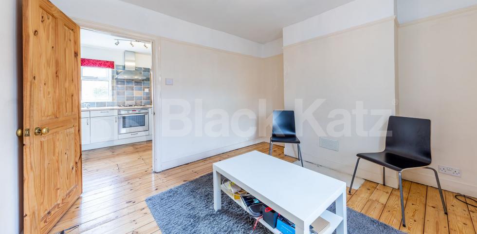 			Charming 2 bedroom cottage close to the tube and shops , 2 Bedroom, 1 bath, 1 reception Terraced House			 Sherwood Terrace, Whetstone