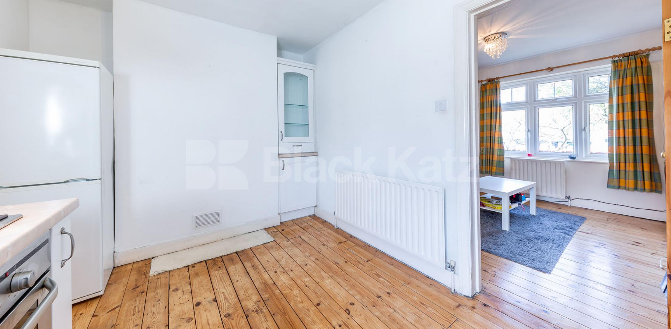 			Charming 2 bedroom cottage close to the tube and shops , 2 Bedroom, 1 bath, 1 reception Terraced House			 Sherwood Terrace, Whetstone