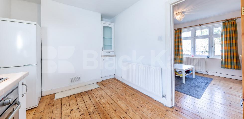 			Charming 2 bedroom cottage close to the tube and shops , 2 Bedroom, 1 bath, 1 reception Terraced House			 Sherwood Terrace, Whetstone