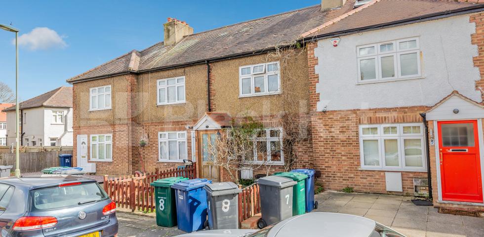 			Charming 2 bedroom cottage close to the tube and shops , 2 Bedroom, 1 bath, 1 reception Terraced House			 Sherwood Terrace, Whetstone
