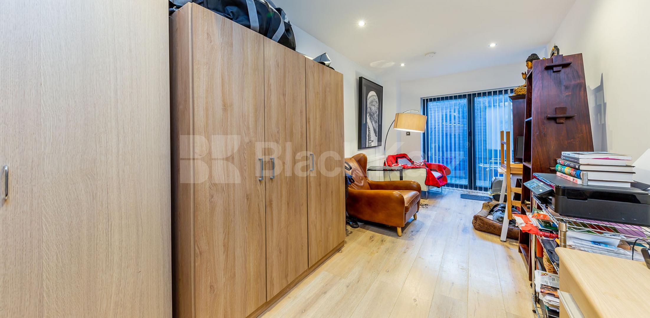 			STUNNING NEW 2 BEDROOM SPLIT LEVEL APARTMENT WITH PRIVATE TERRACE, 2 Bedroom, 1 bath, 1 reception Flat			 Baron Street , ANGEL-ISLINGTON 