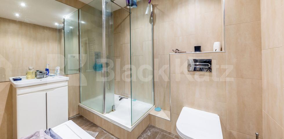 			STUNNING NEW 2 BEDROOM SPLIT LEVEL APARTMENT WITH PRIVATE TERRACE, 2 Bedroom, 1 bath, 1 reception Flat			 Baron Street , ANGEL-ISLINGTON 