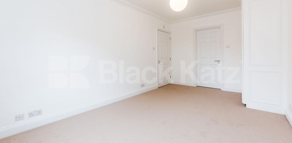 			2 BED GOOD FOR 3 SHARERS OFF CAMDEN ROAD!, 3 Bedroom, 2 bath, 1 reception Flat			 York Way, CAMDEN-ISLINGTON-KING'S CROSS