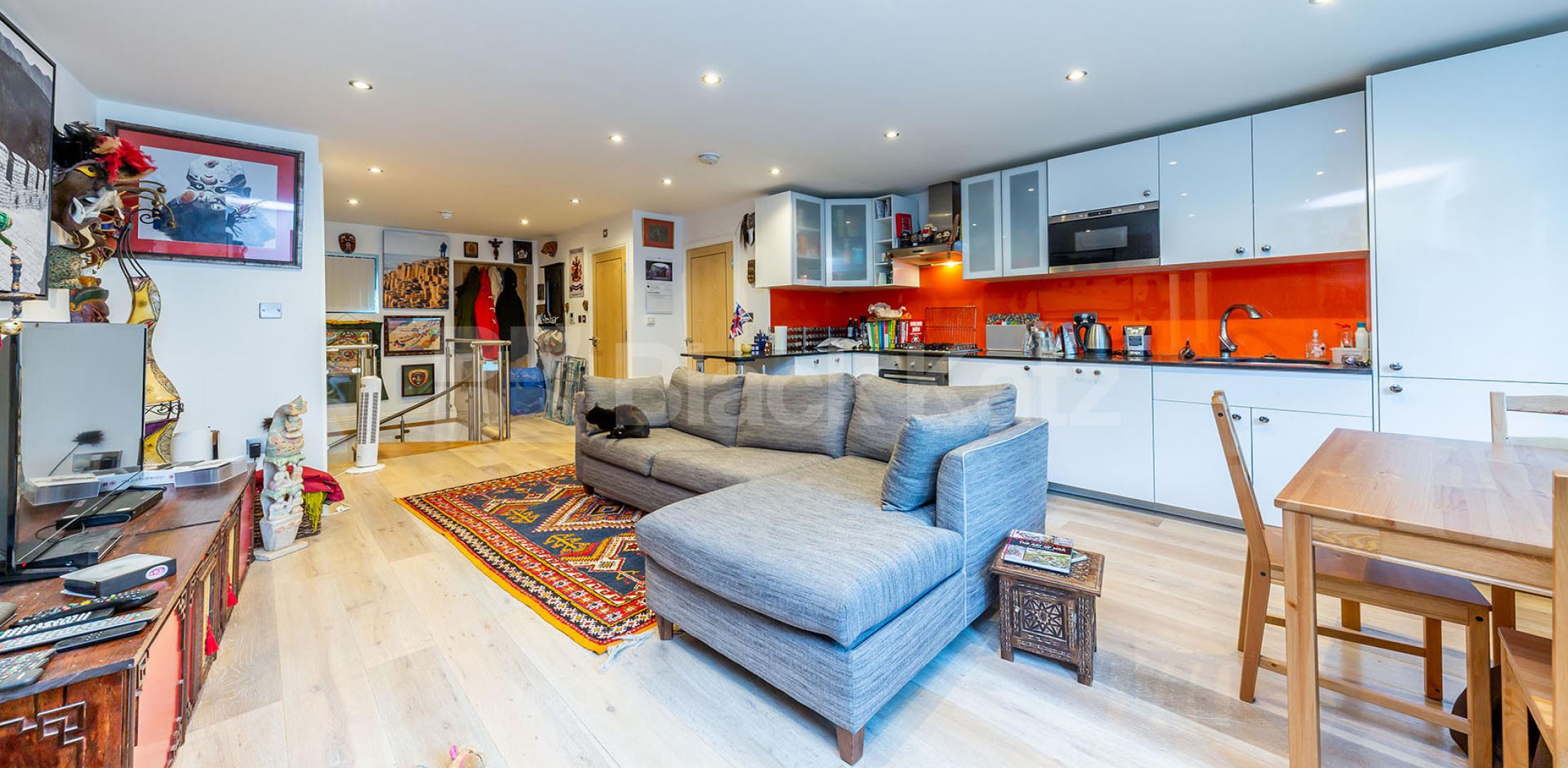 			STUNNING NEW 2 BEDROOM SPLIT LEVEL APARTMENT WITH PRIVATE TERRACE, 2 Bedroom, 1 bath, 1 reception Flat			 Baron Street , ANGEL-ISLINGTON 