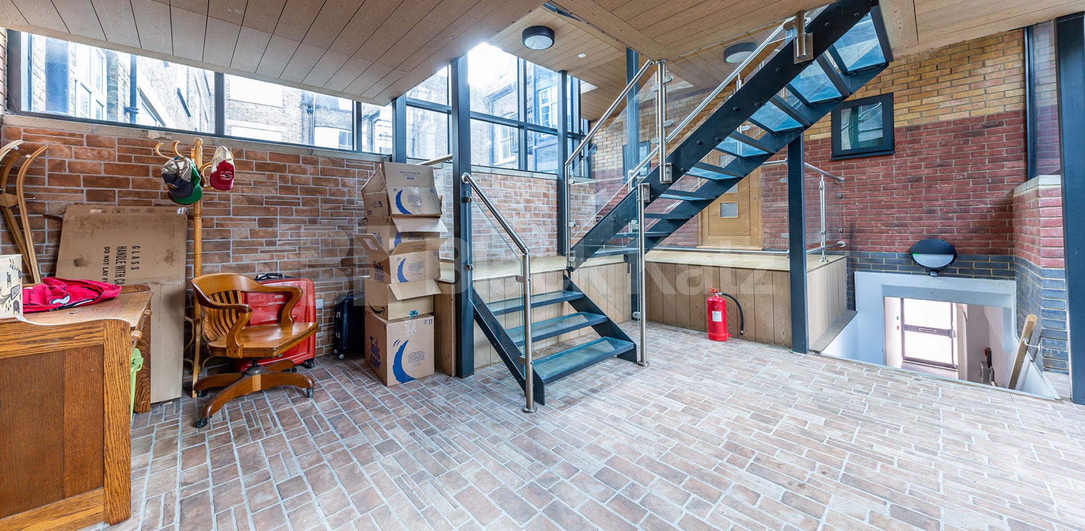 			STUNNING NEW 2 BEDROOM SPLIT LEVEL APARTMENT WITH PRIVATE TERRACE, 2 Bedroom, 1 bath, 1 reception Flat			 Baron Street , ANGEL-ISLINGTON 