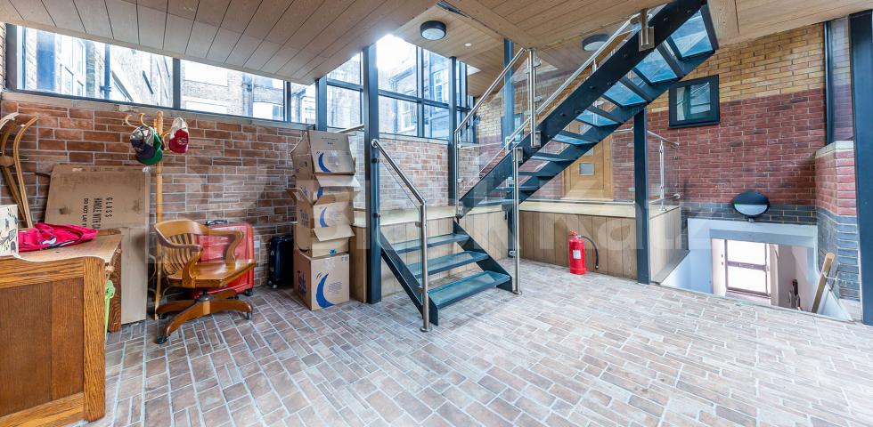 			STUNNING NEW 2 BEDROOM SPLIT LEVEL APARTMENT WITH PRIVATE TERRACE, 2 Bedroom, 1 bath, 1 reception Flat			 Baron Street , ANGEL-ISLINGTON 