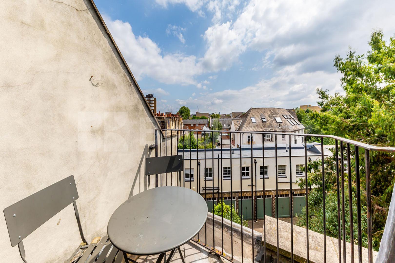 spacious 1 bedroom property on the top floor with Balcony Dalston Lane, Dalston