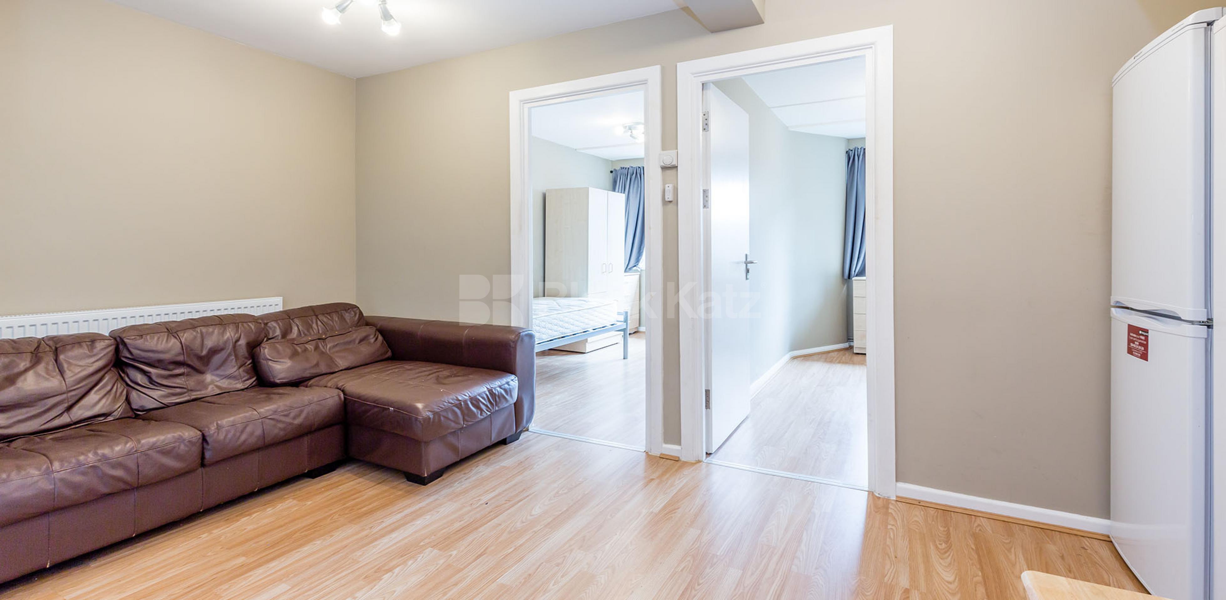 			SPLIT LEVEL 5 BED MINS TO TUBE!, 5 Bedroom, 1 bath, 1 reception Flat			 Pauntley Street, ARCHWAY  N19