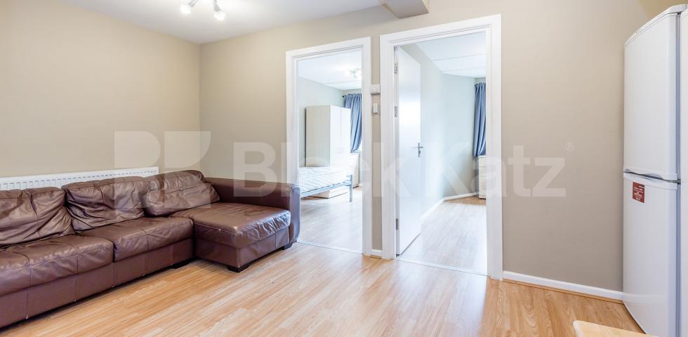 			SPLIT LEVEL 5 BED MINS TO TUBE!, 5 Bedroom, 1 bath, 1 reception Flat			 Pauntley Street, ARCHWAY 