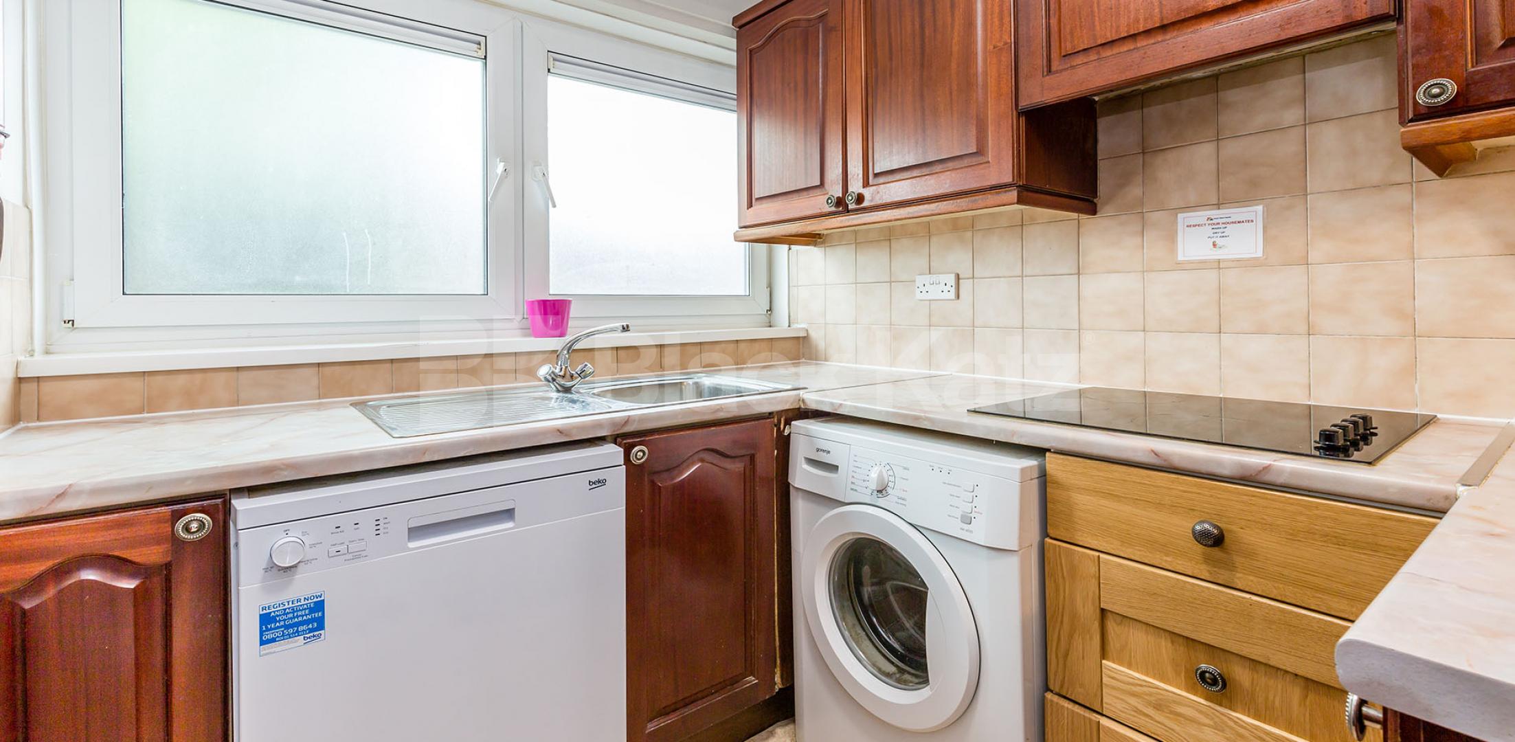 			5 BEDROOM PLUS LOUNGE, 5 Bedroom, 1 bath, 1 reception Apartment			 Pauntley Street N19, ARCHWAY N19