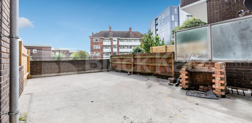 			5 BEDROOM PLUS LOUNGE, 5 Bedroom, 1 bath, 1 reception Apartment			 Pauntley Street N19, ARCHWAY N19