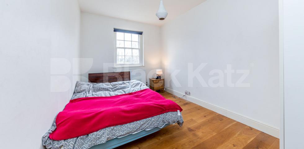 			Amazing 3 bedroom apartment close to the Broadway , 3 Bedroom, 1 bath, 1 reception Apartment			 Haringey Park, Crouch End