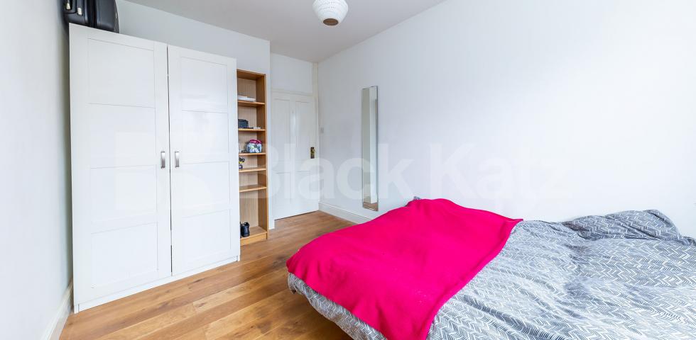 			Amazing 3 bedroom apartment close to the Broadway , 3 Bedroom, 1 bath, 1 reception Apartment			 Haringey Park, Crouch End