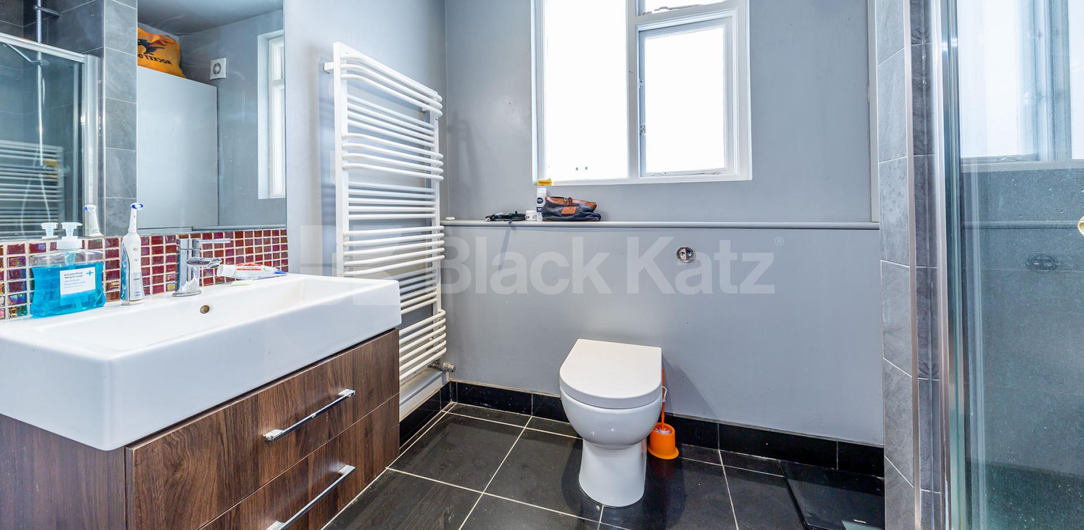 			Amazing 2 bedroom apartment close to the Broadway , 2 Bedroom, 1 bath, 1 reception Apartment			 Haringey Park, Crouch End