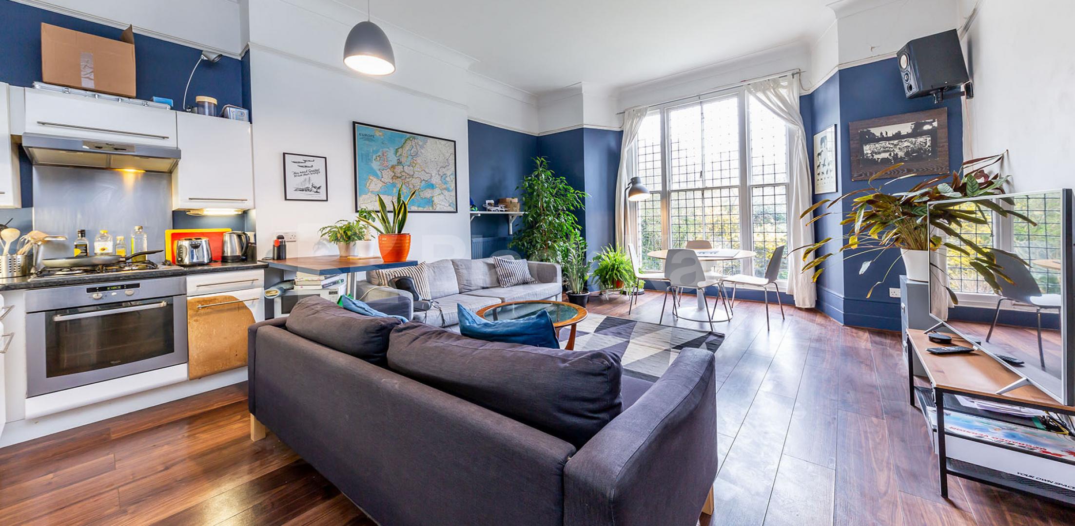 			Amazing 2 bedroom apartment close to the Broadway , 2 Bedroom, 1 bath, 1 reception Apartment			 Haringey Park, Crouch End