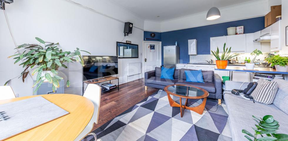 			Amazing 2 bedroom apartment close to the Broadway , 2 Bedroom, 1 bath, 1 reception Apartment			 Haringey Park, Crouch End