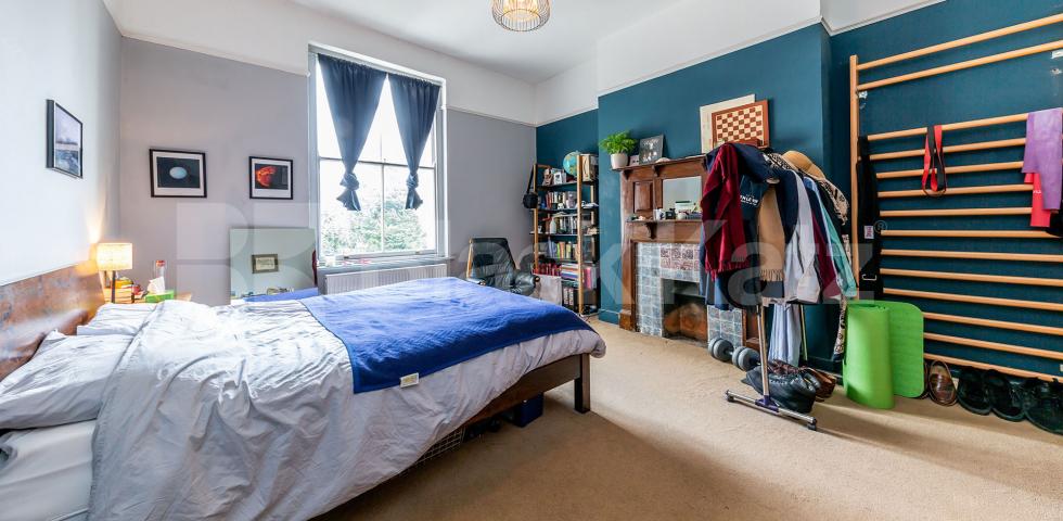 			Amazing 3 bedroom apartment close to the Broadway , 3 Bedroom, 1 bath, 1 reception Apartment			 Haringey Park, Crouch End