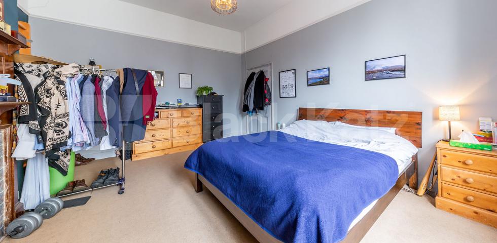 			Amazing 3 bedroom apartment close to the Broadway , 3 Bedroom, 1 bath, 1 reception Apartment			 Haringey Park, Crouch End