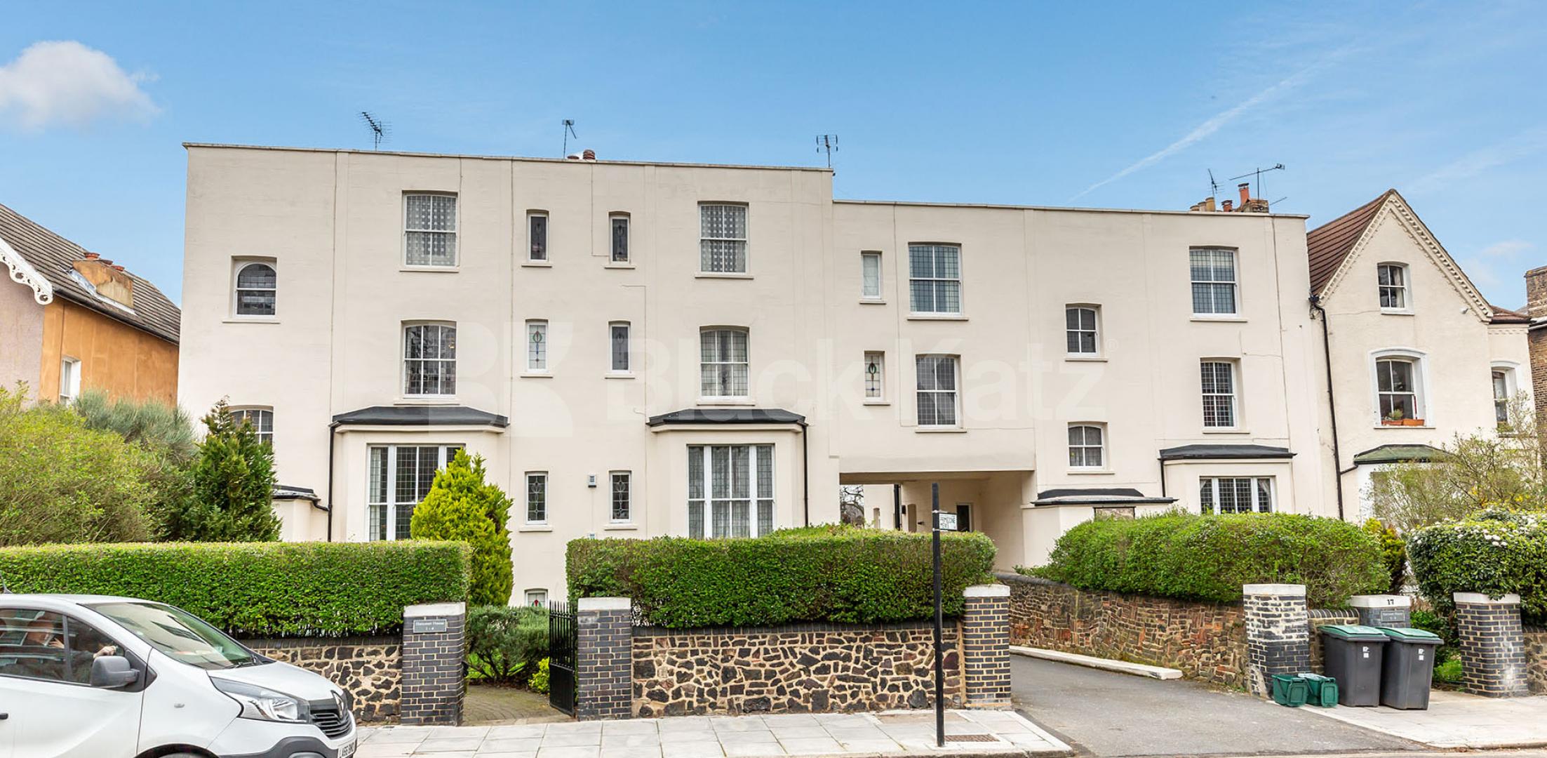 			Amazing 2 bedroom apartment close to the Broadway , 2 Bedroom, 1 bath, 1 reception Apartment			 Haringey Park, Crouch End