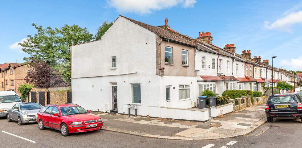 			New Instruction!, 1 Bedroom, 1 bath, 1 reception Flat			 Nursery Road , Southgate