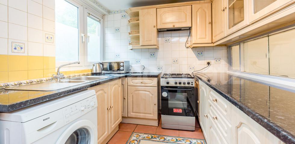 			NEW INSTRUCTION!, 4 Bedroom, 1 bath, 1 reception Flat			 Westbourne Park Road, NOTTING HILL