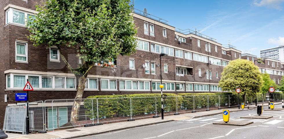 			NEW INSTRUCTION!, 4 Bedroom, 1 bath, 1 reception Flat			 Westbourne Park Road, NOTTING HILL