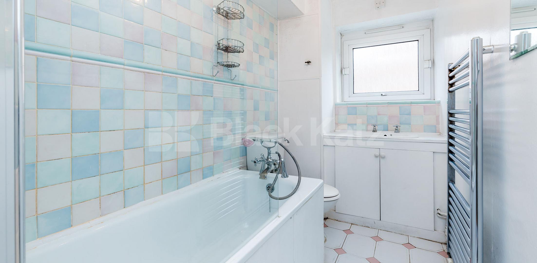 Recently refurbished 3 bedroom flat in a great location Harrington Street, Camden / Euston