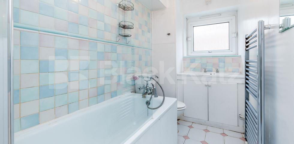 Recently refurbished 3 bedroom flat in a great location Harrington Street, Camden / Euston