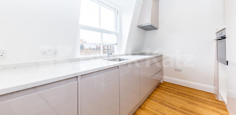 			2 BED 2 BATH , 2 Bedroom, 2 bath, 1 reception Maisonette			 White Conduit Street, ANGEL-ISLINGTON