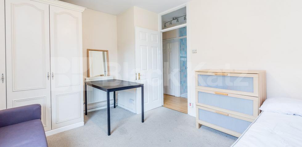 Recently refurbished 3 bedroom flat in a great location Harrington Street, Camden / Euston