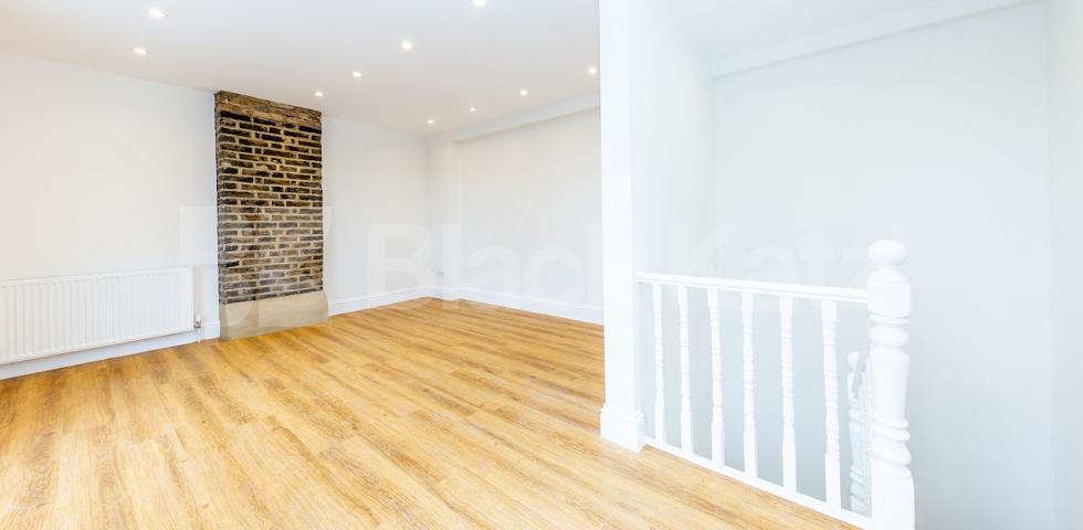 			2 BED 2 BATH , 2 Bedroom, 2 bath, 1 reception Maisonette			 White Conduit Street, ANGEL-ISLINGTON