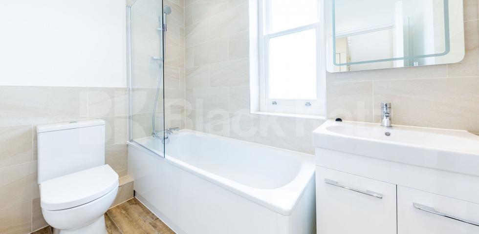 			2 BED 2 BATH , 2 Bedroom, 2 bath, 1 reception Maisonette			 White Conduit Street, ANGEL-ISLINGTON