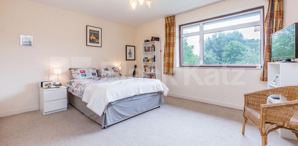 			NEW INSTRUCTION!, 3 Bedroom, 1 bath, 1 reception Flat			 Sheldon Avenue, HIGHGATE