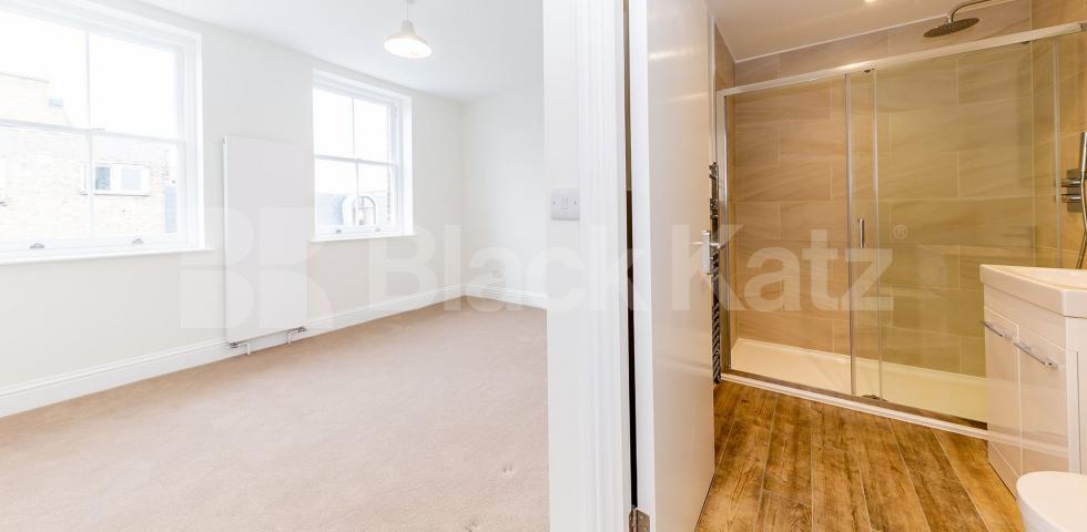 			2 BED 2 BATH , 2 Bedroom, 2 bath, 1 reception Maisonette			 White Conduit Street, ANGEL-ISLINGTON