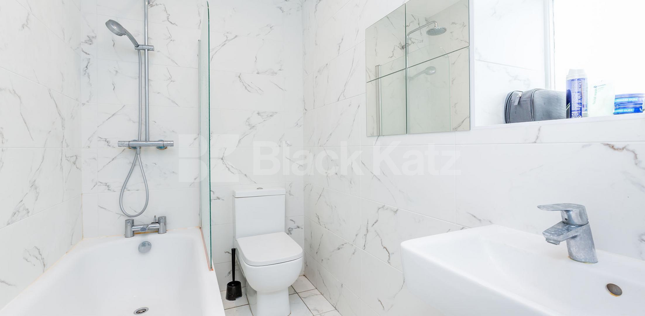 			MUST SEE NEAR HIGHGATE VILLAGE!, 2 Bedroom, 2 bath, 1 reception Apartment			 Hornsey Lane, HIGHGATE