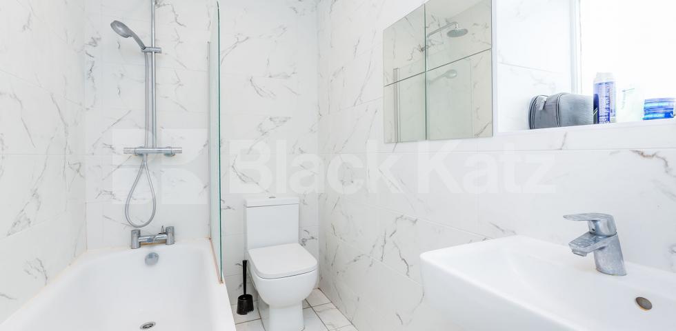 			MUST SEE NEAR HIGHGATE VILLAGE!, 2 Bedroom, 2 bath, 1 reception Apartment			 Hornsey Lane, HIGHGATE