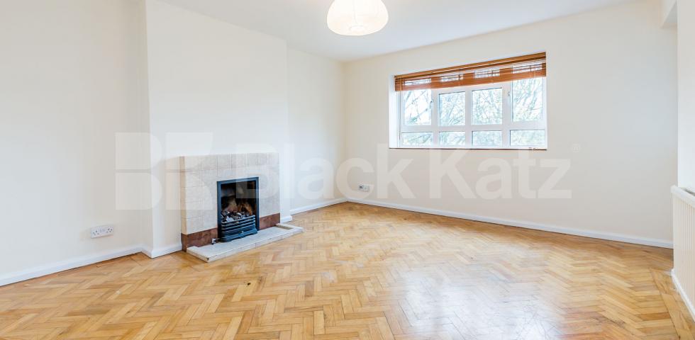 			New Instruction In Heart Of Crouch End !, 3 Bedroom, 1 bath, 1 reception Flat			 Lynton Road , Crouch End