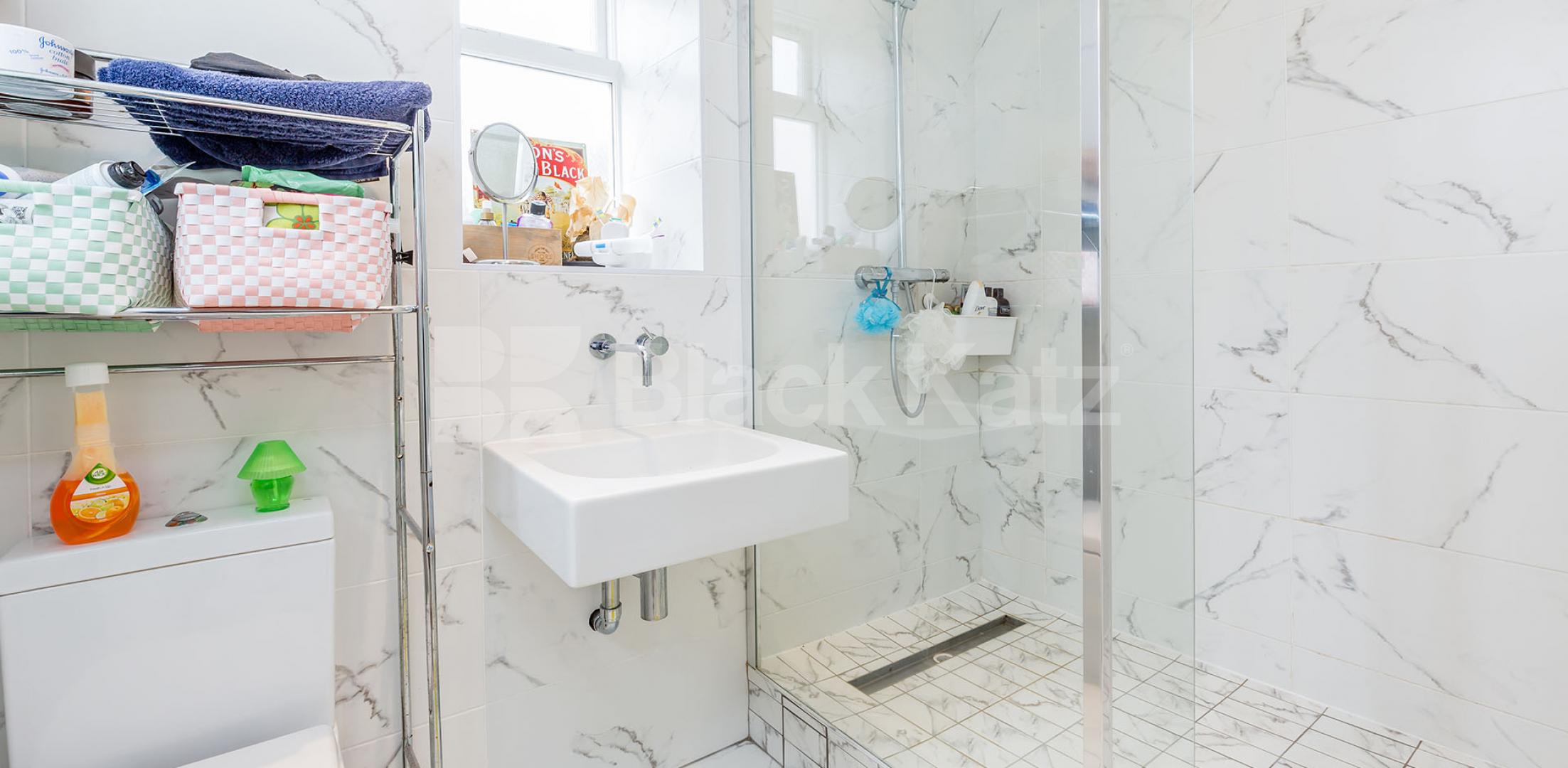 			MUST SEE NEAR HIGHGATE VILLAGE!, 2 Bedroom, 2 bath, 1 reception Apartment			 Hornsey Lane, HIGHGATE