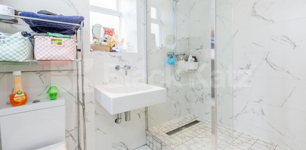 			MUST SEE NEAR HIGHGATE VILLAGE!, 2 Bedroom, 2 bath, 1 reception Apartment			 Hornsey Lane, HIGHGATE