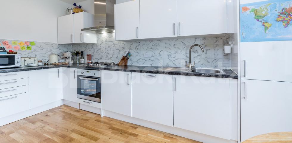 			MUST SEE NEAR HIGHGATE VILLAGE!, 2 Bedroom, 2 bath, 1 reception Apartment			 Hornsey Lane, HIGHGATE