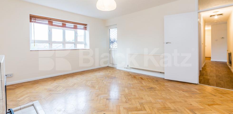 			New Instruction In Heart Of Crouch End !, 3 Bedroom, 1 bath, 1 reception Flat			 Lynton Road , Crouch End