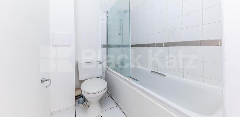 			STUNNING 1 BED WAREHOUSE APARTMENT, 1 Bedroom, 1 bath, 1 reception Apartment			 Dove Road, CANONBURY-ISLINGTON