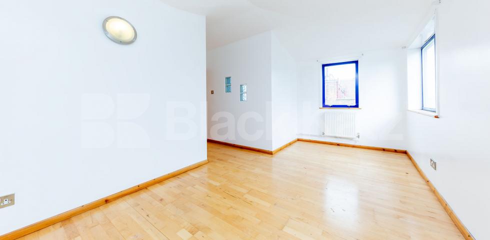 			STUNNING 1 BED WAREHOUSE APARTMENT, 1 Bedroom, 1 bath, 1 reception Apartment			 Dove Road, CANONBURY-ISLINGTON