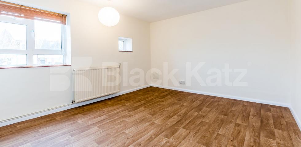 			New Instruction In Heart Of Crouch End !, 3 Bedroom, 1 bath, 1 reception Flat			 Lynton Road , Crouch End