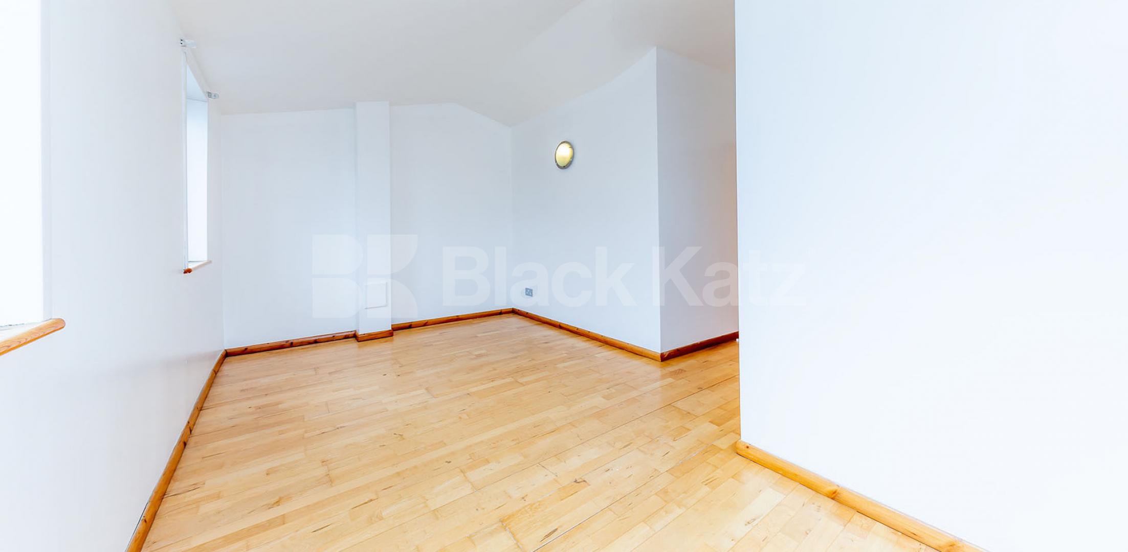 			STUNNING 1 BED WAREHOUSE APARTMENT, 1 Bedroom, 1 bath, 1 reception Apartment			 Dove Road, CANONBURY-ISLINGTON