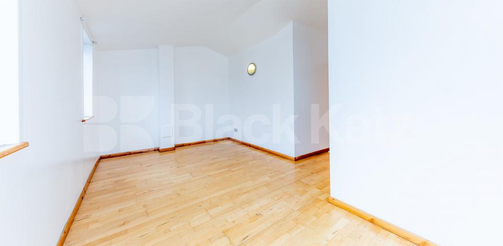 			STUNNING 1 BED WAREHOUSE APARTMENT, 1 Bedroom, 1 bath, 1 reception Apartment			 Dove Road, CANONBURY-ISLINGTON